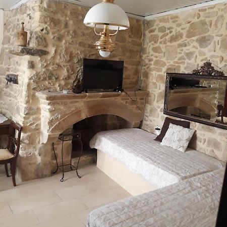 Kritikies Elaia Guest House Pitsidia Bagian luar foto