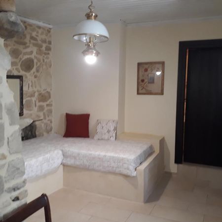 Kritikies Elaia Guest House Pitsidia Bagian luar foto