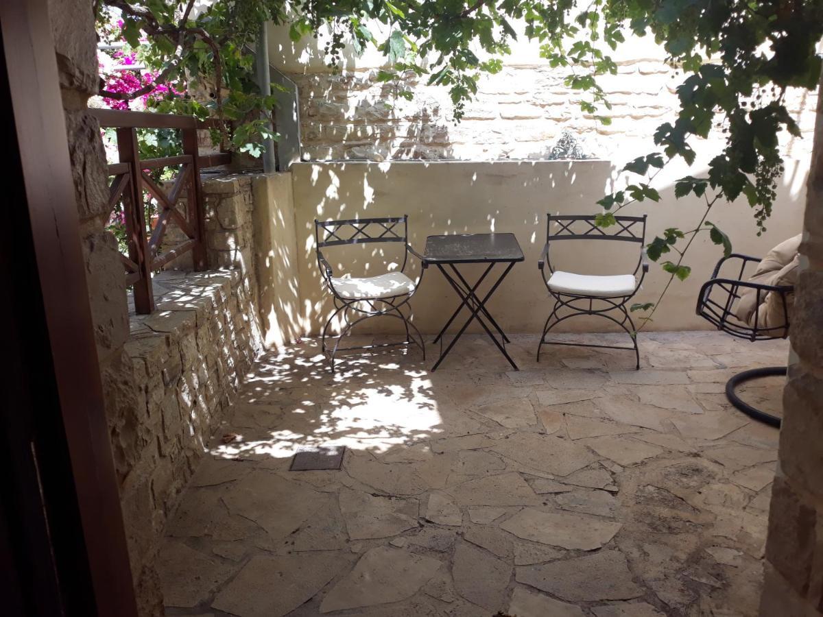 Kritikies Elaia Guest House Pitsidia Bagian luar foto