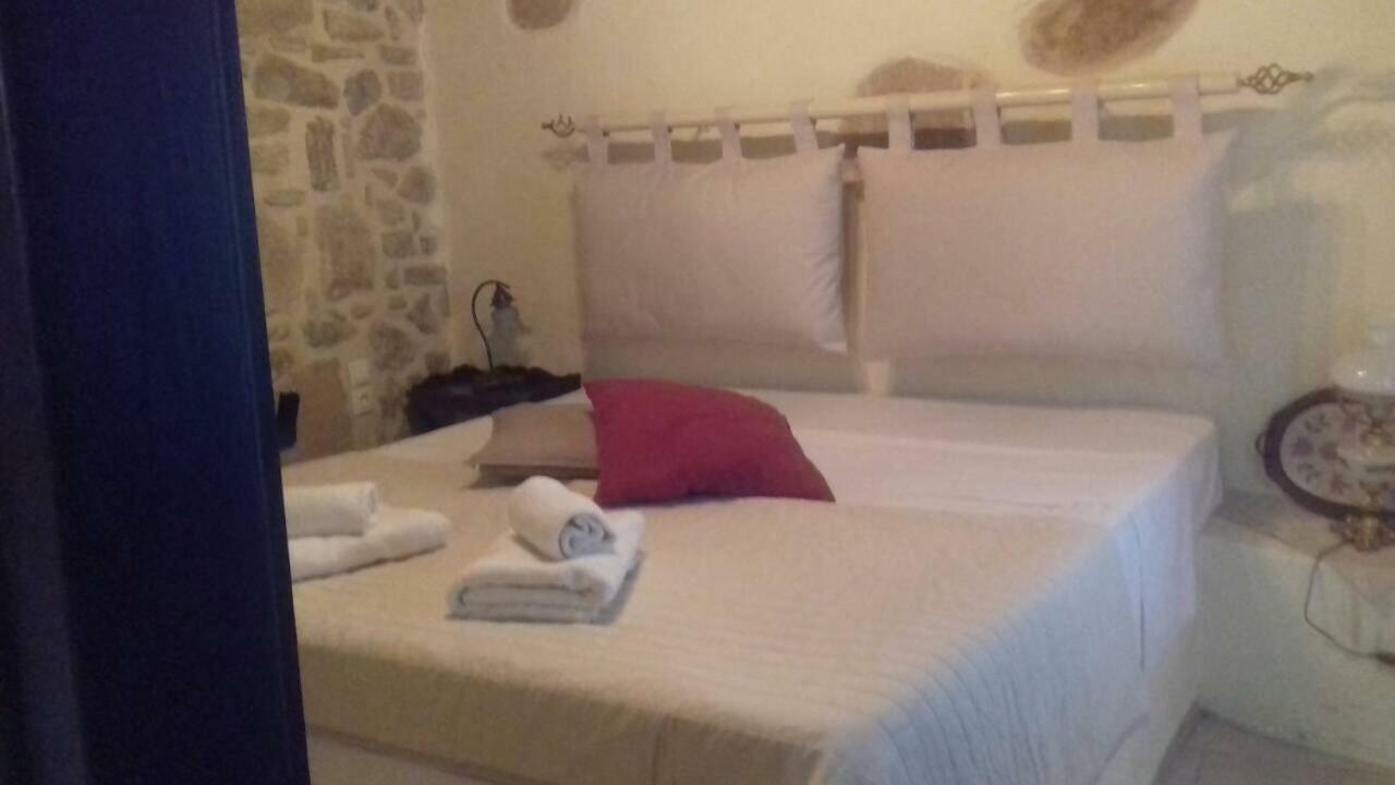 Kritikies Elaia Guest House Pitsidia Bagian luar foto